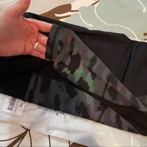 Zyia Black Camo Reflective Pocket Brilliant Capri